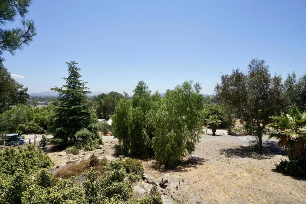 995 Laky Ln, Ramona, California 92065 home-pic-46