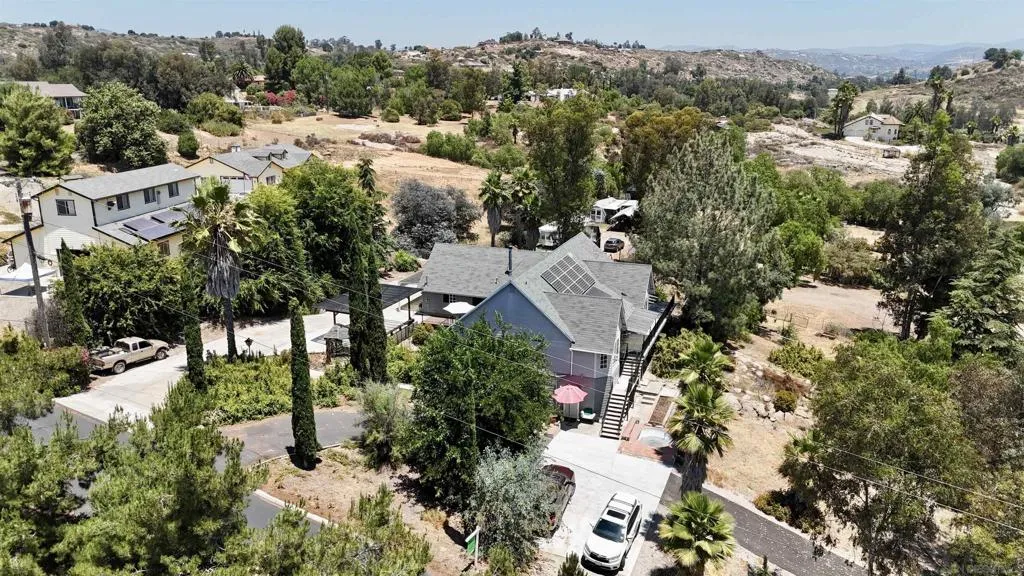 995 Laky Ln, Ramona, California 92065 home-pic-6
