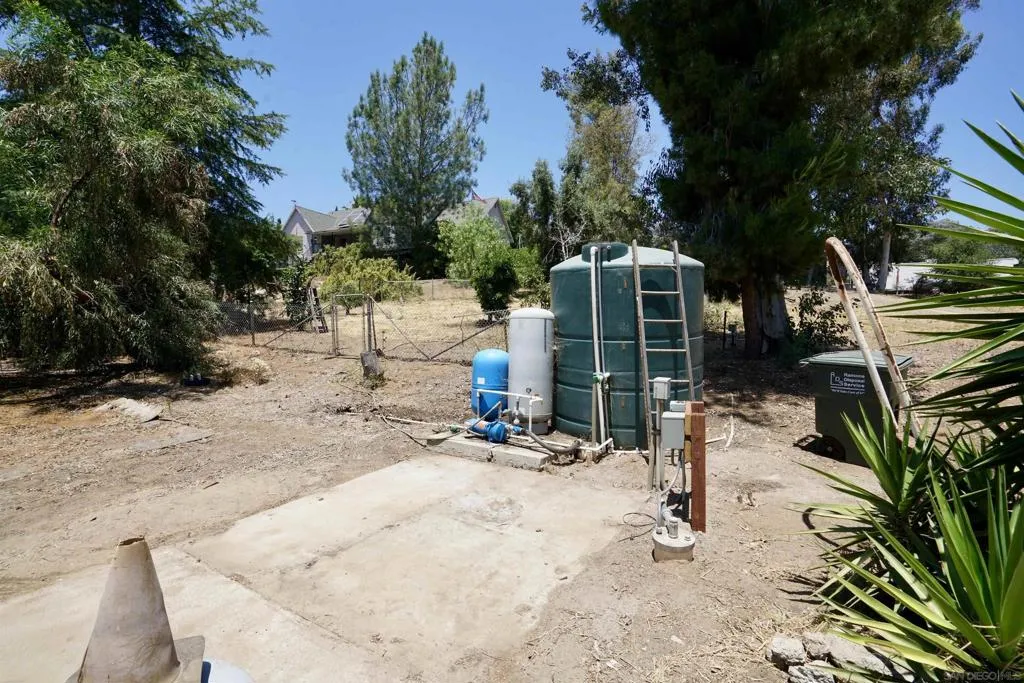 995 Laky Ln, Ramona, California 92065 home-pic-38