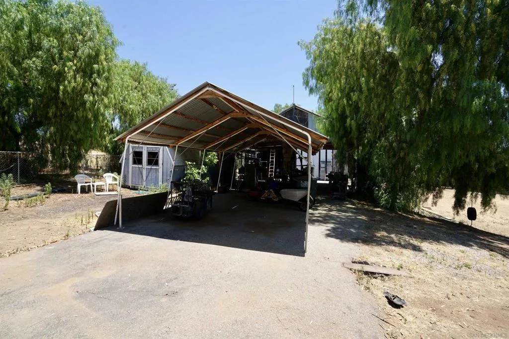 995 Laky Ln, Ramona, California 92065 home-pic-35