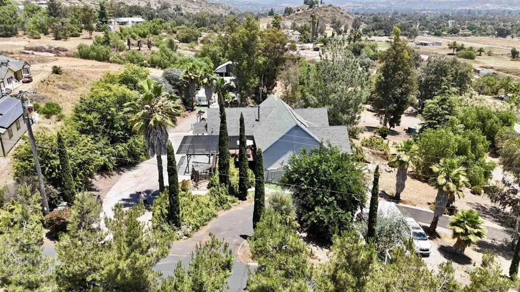 995 Laky Ln, Ramona, California 92065 home-pic-5