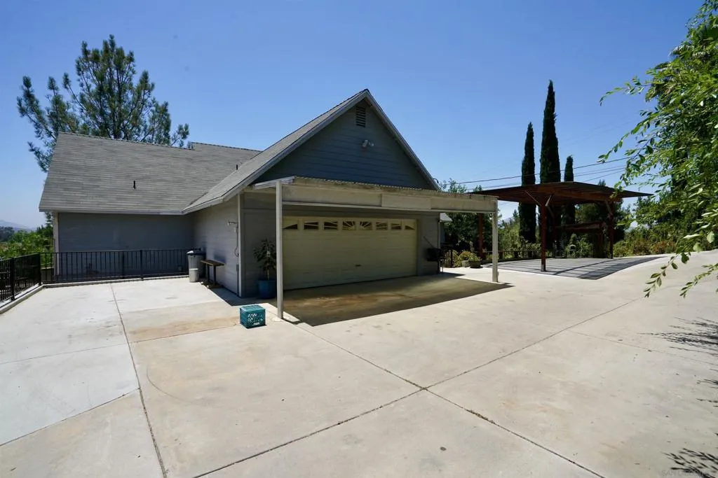 995 Laky Ln, Ramona, California 92065 home-pic-34