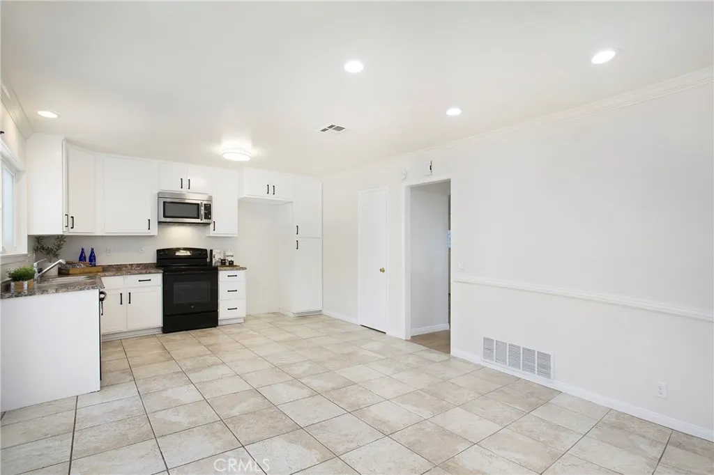 21975 Lakeland, Lake Forest, California 92630 home-pic-12
