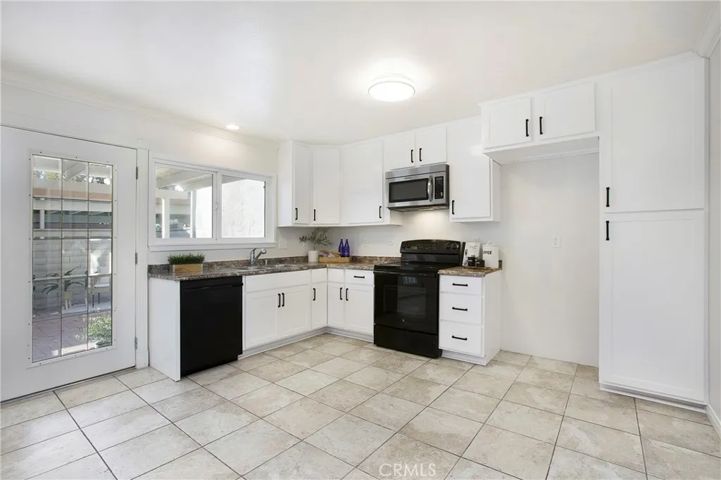 21975 Lakeland, Lake Forest, California 92630 home-pic-9