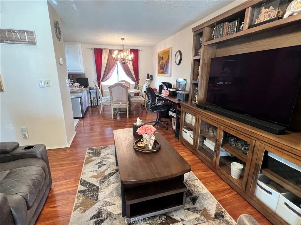 19230 Wyandotte 14, Reseda, California 91335 home-pic-8