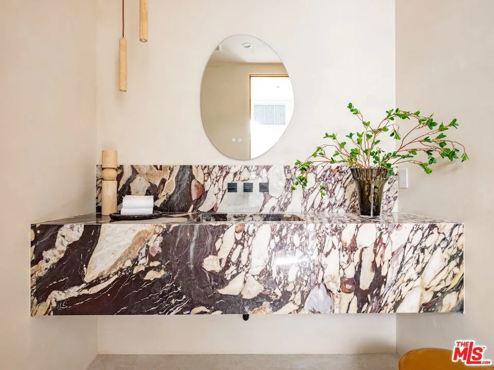 517 N Edinburgh Avenue, Los Angeles, California 90048 home-pic-15