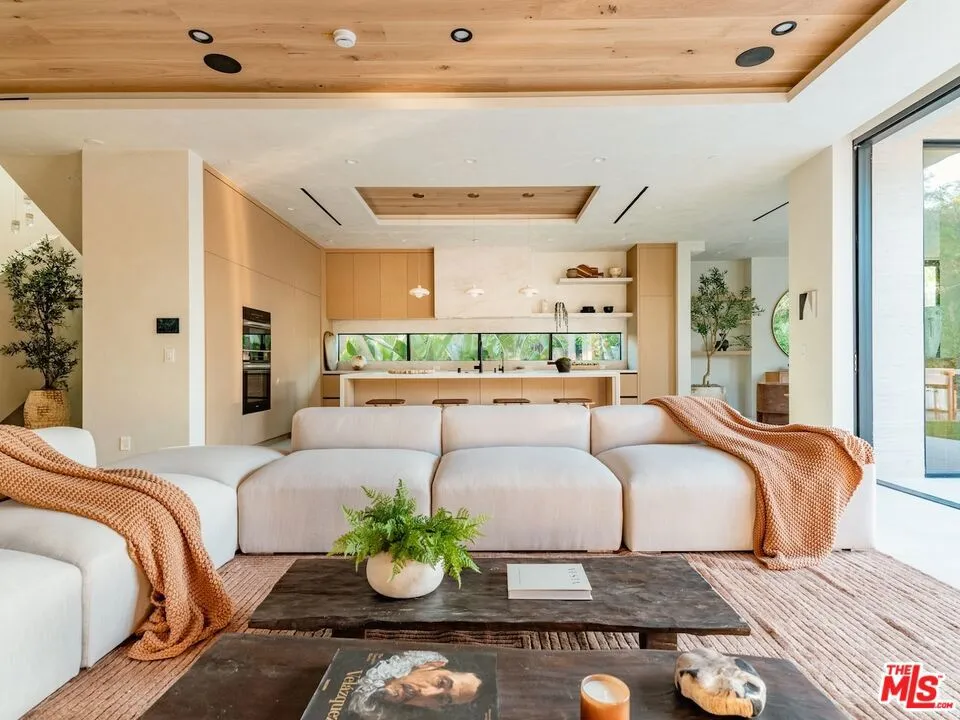 517 N Edinburgh Avenue, Los Angeles, California 90048 home-pic-12