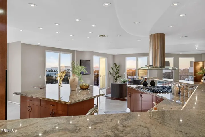 33-web-or-mls-UpmarketMedia-436Poli501-2
