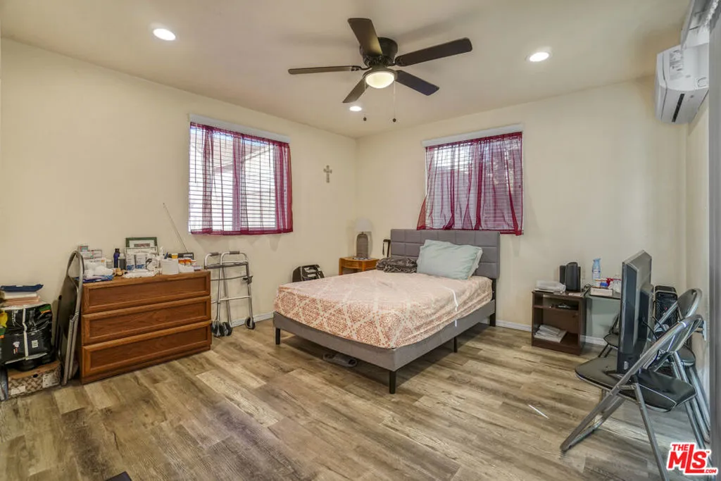 2046 W 112th Street, Los Angeles, California 90047 home-pic-19