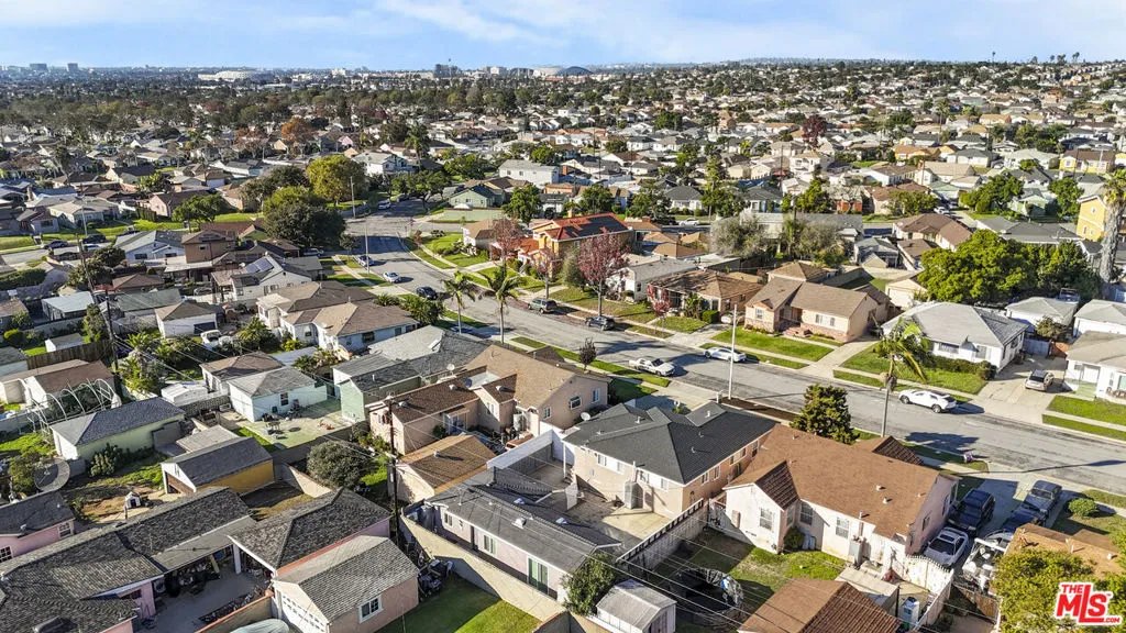 2046 W 112th Street, Los Angeles, California 90047 home-pic-27