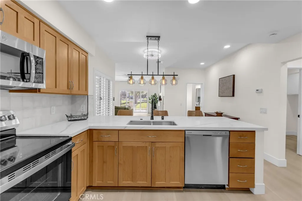 280 Vista Royale Circle W, Palm Desert, California 92211 home-pic-10