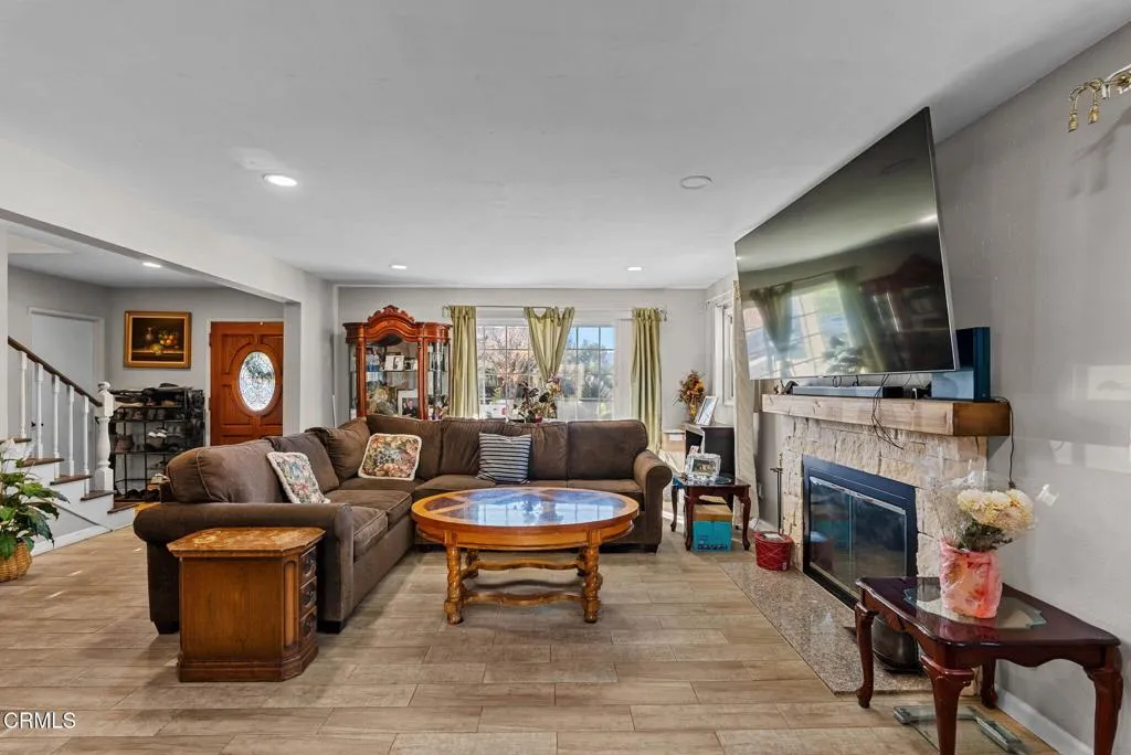 16833 Nearview, Canyon Country, California 91387 home-pic-9