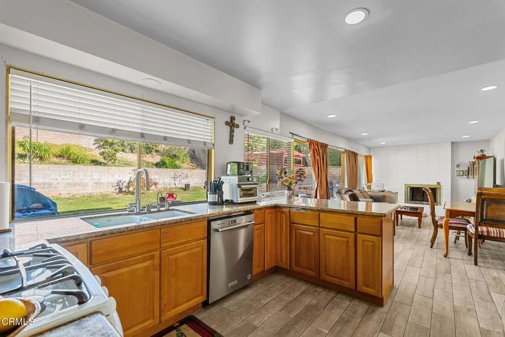 16833 Nearview, Canyon Country, California 91387 home-pic-15