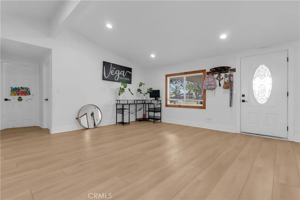9888 Trinity, Oak Hills, California 92344 home-pic-7
