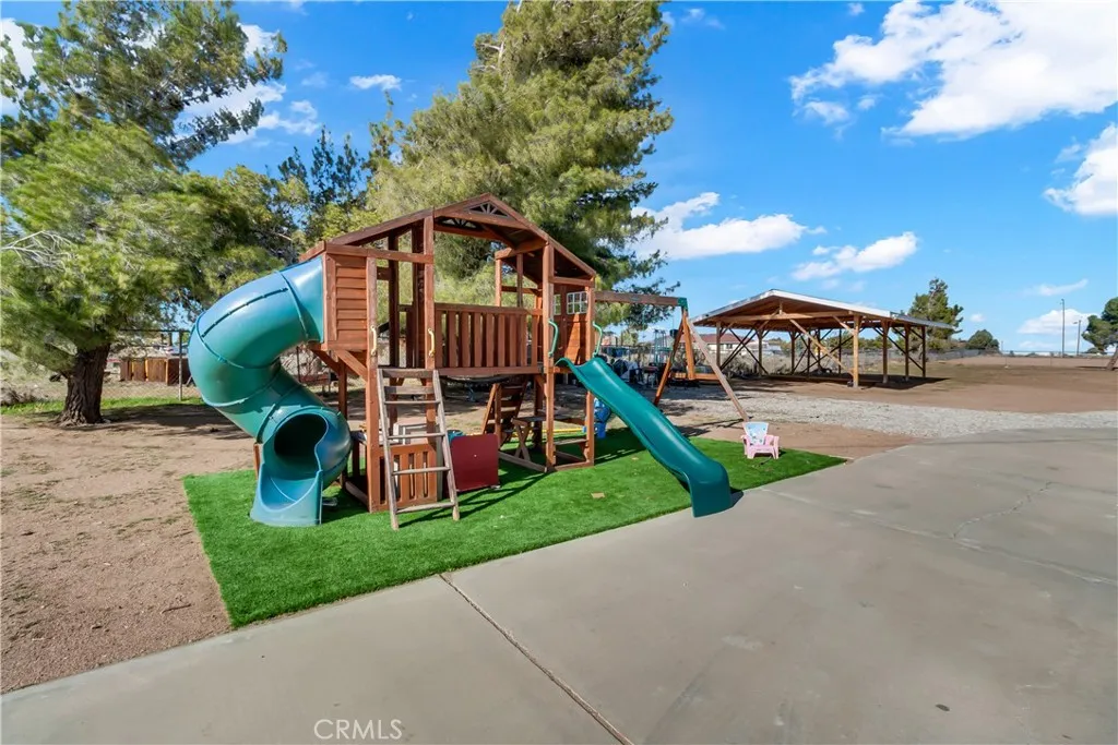 9888 Trinity, Oak Hills, California 92344 home-pic-42