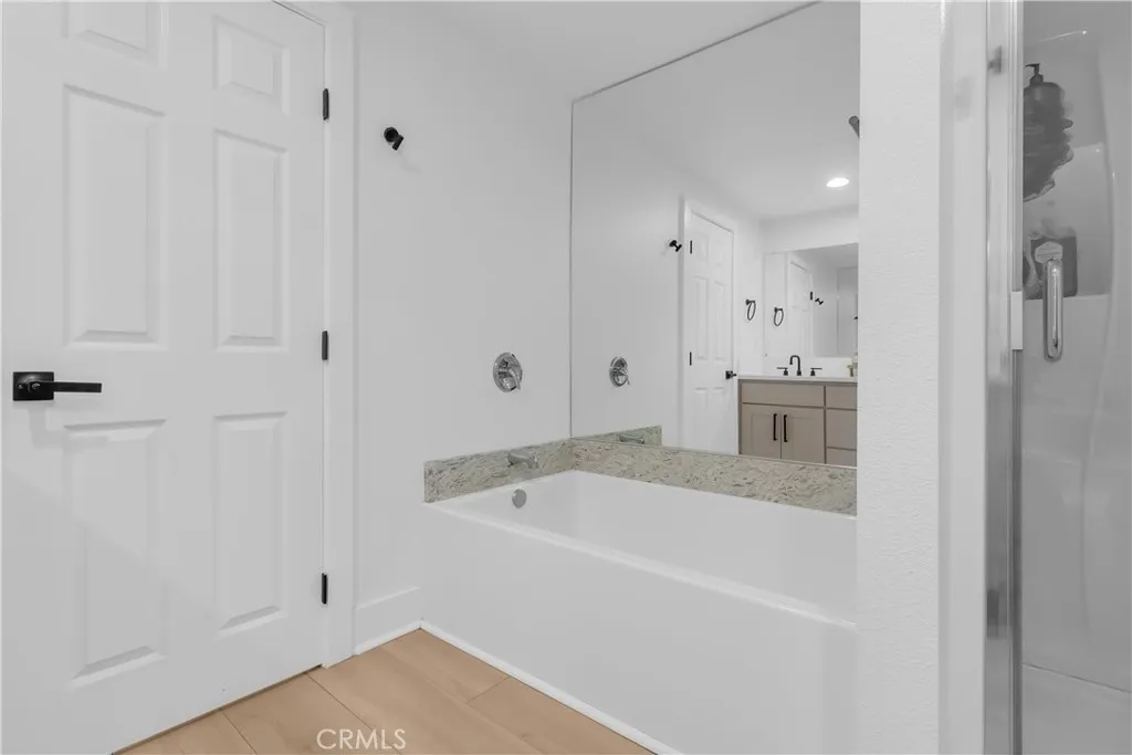 9888 Trinity, Oak Hills, California 92344 home-pic-32