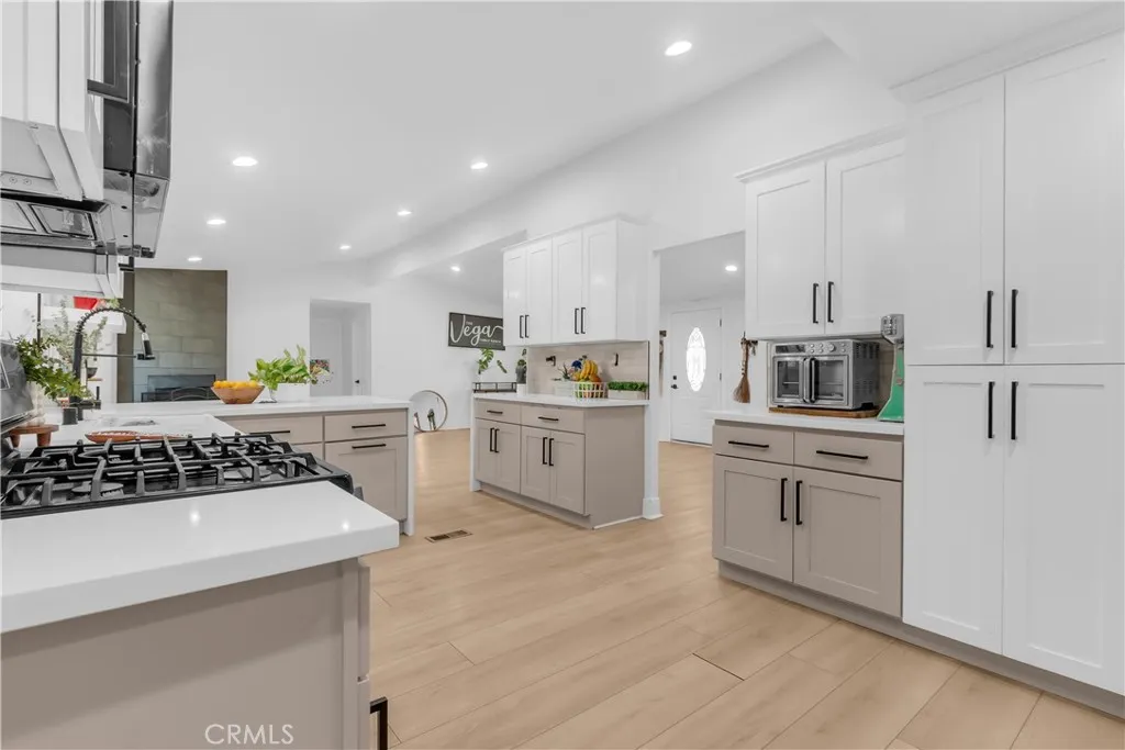 9888 Trinity, Oak Hills, California 92344 home-pic-10