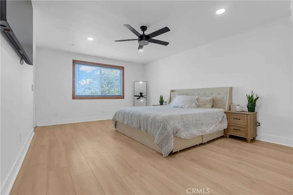 9888 Trinity, Oak Hills, California 92344 home-pic-21