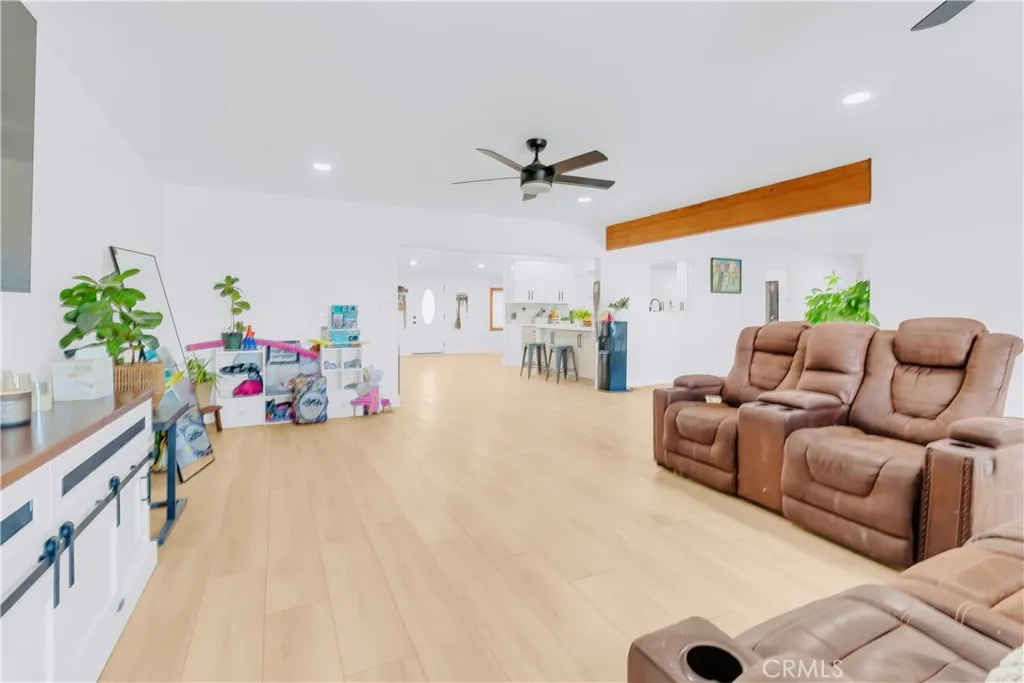 9888 Trinity, Oak Hills, California 92344 home-pic-19