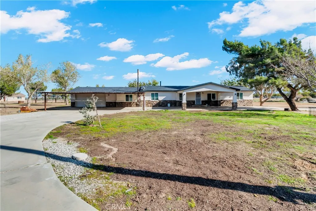 9888 Trinity, Oak Hills, California 92344 home-pic-1