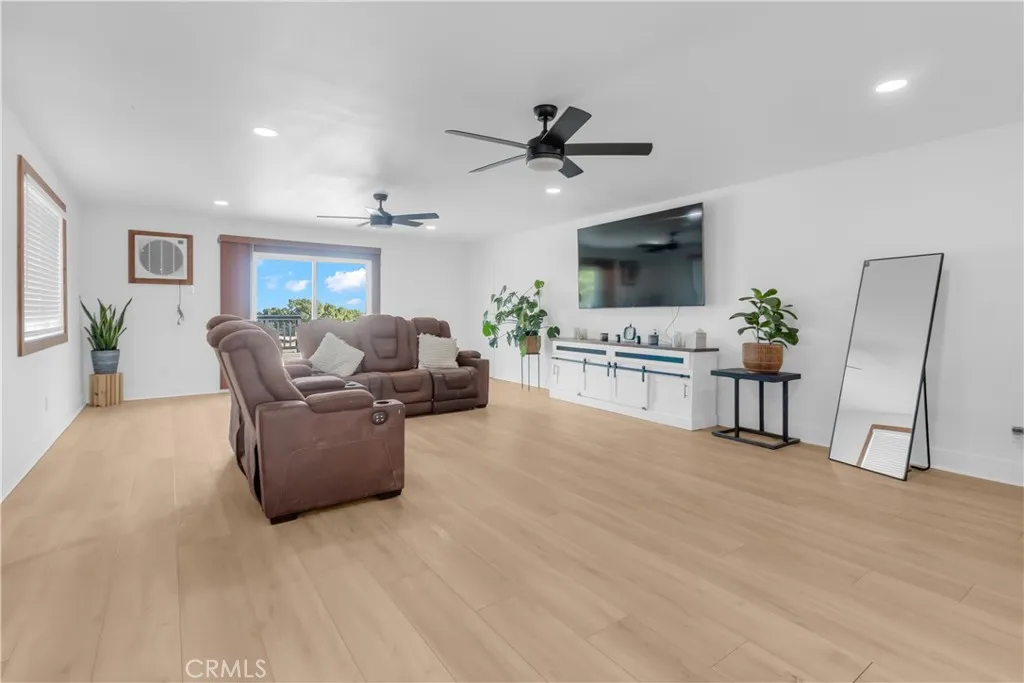 9888 Trinity, Oak Hills, California 92344 home-pic-18