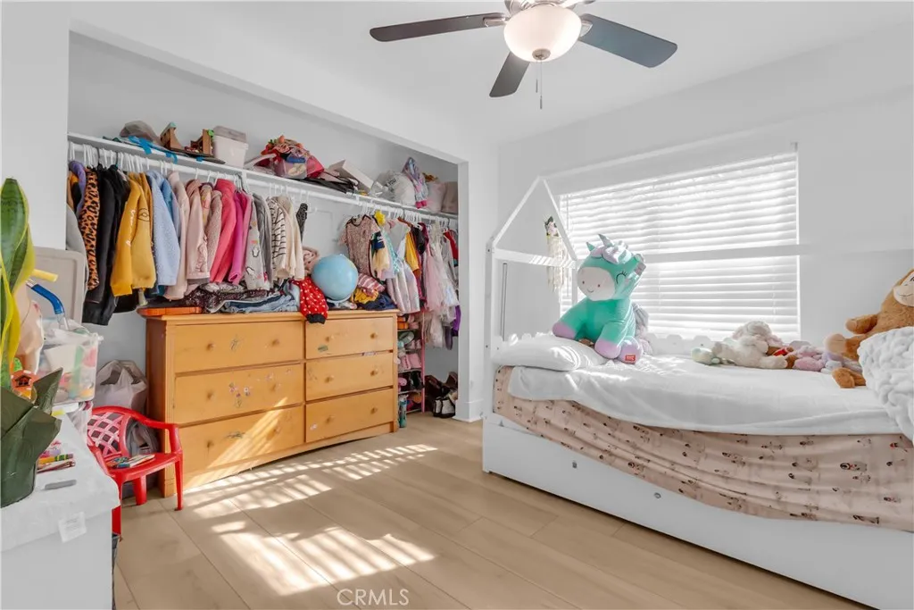 9888 Trinity, Oak Hills, California 92344 home-pic-25