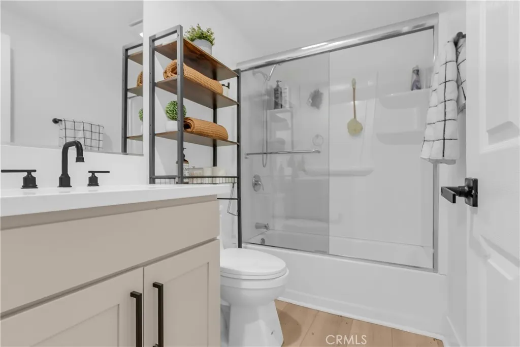 9888 Trinity, Oak Hills, California 92344 home-pic-27