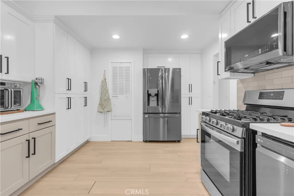 9888 Trinity, Oak Hills, California 92344 home-pic-16