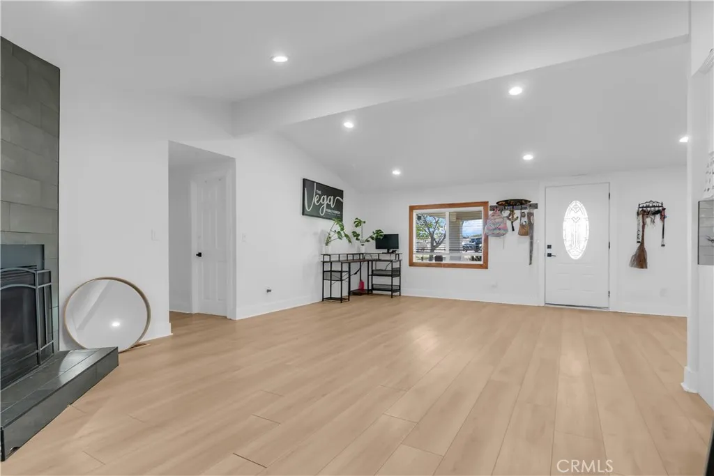 9888 Trinity, Oak Hills, California 92344 home-pic-11