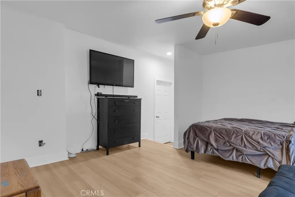 9888 Trinity, Oak Hills, California 92344 home-pic-29
