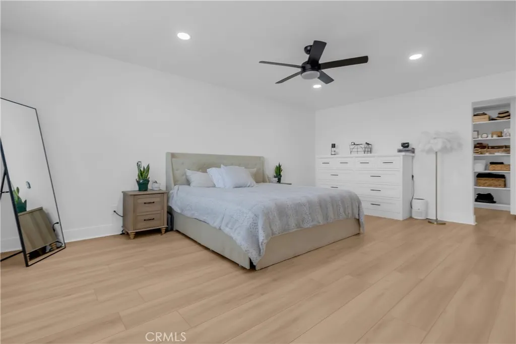 9888 Trinity, Oak Hills, California 92344 home-pic-20