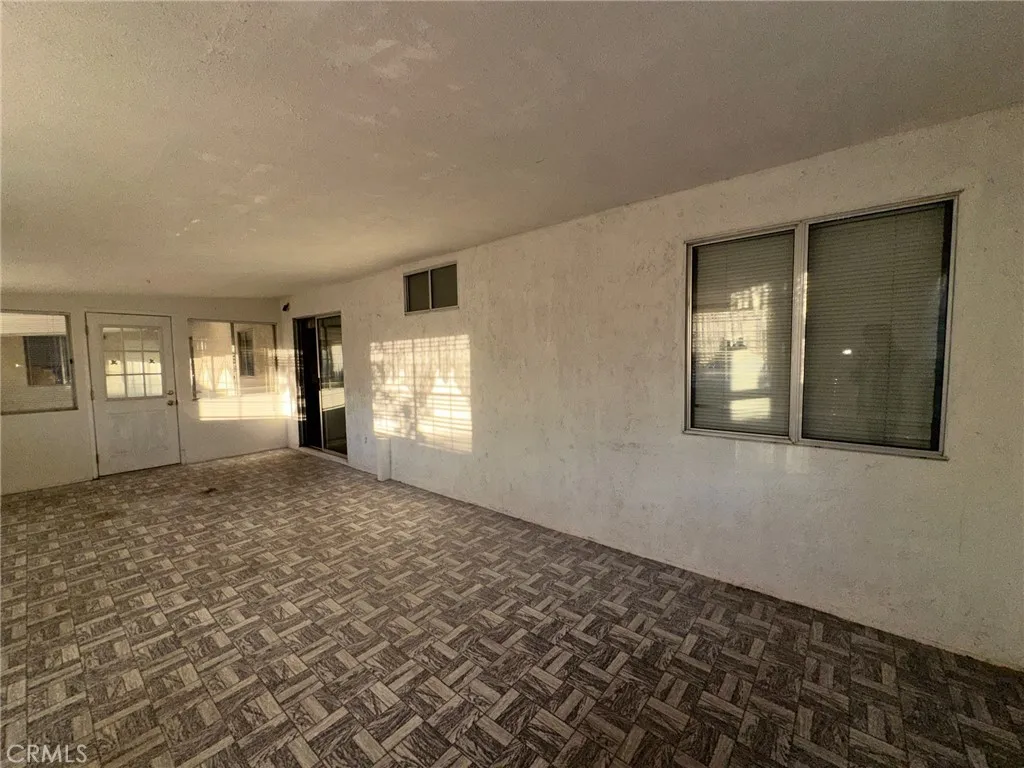 7544 Oakwood, Hesperia, California 92345 home-pic-16