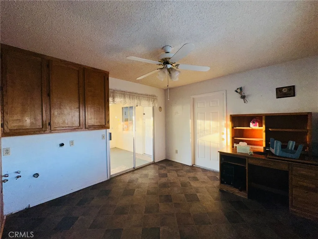 7544 Oakwood, Hesperia, California 92345 home-pic-13