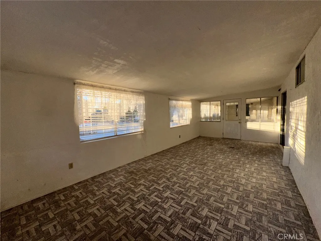 7544 Oakwood, Hesperia, California 92345 home-pic-18