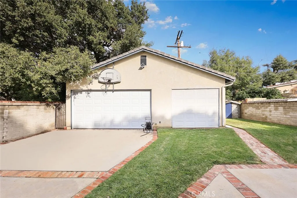 204 N Vega Street, Alhambra, California 91801 home-pic-40