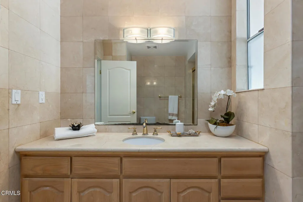 4926 Crown Avenue, La Canada Flintridge, California 91011 home-pic-50