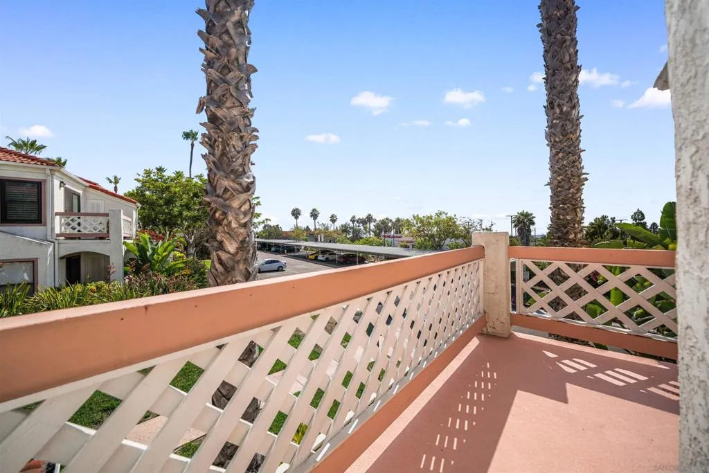 9302 Twin Trails Dr 204, San Diego, California 92129 home-pic-15