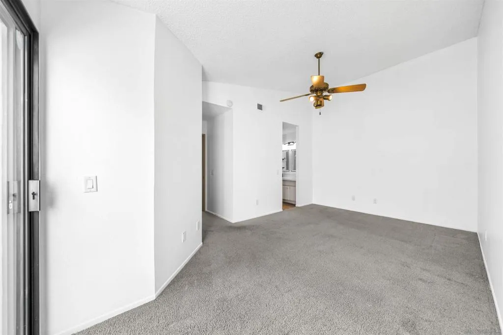 9302 Twin Trails Dr 204, San Diego, California 92129 home-pic-26