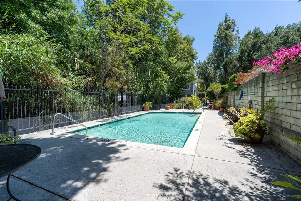 23169 Mulholland, Woodland Hills, California 91364 home-pic-22