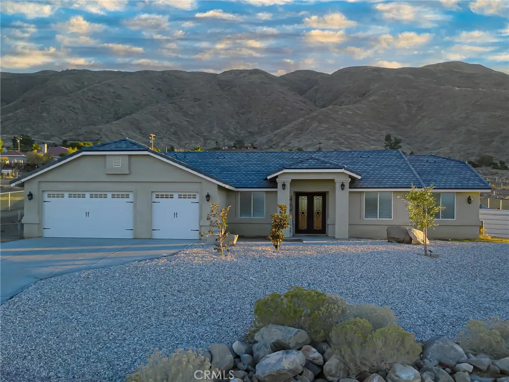 22227 Skyline, Apple Valley, California 92308 home-pic-0