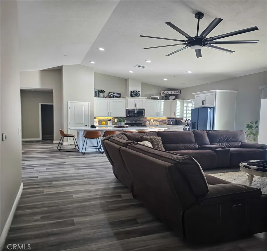 22227 Skyline, Apple Valley, California 92308 home-pic-15