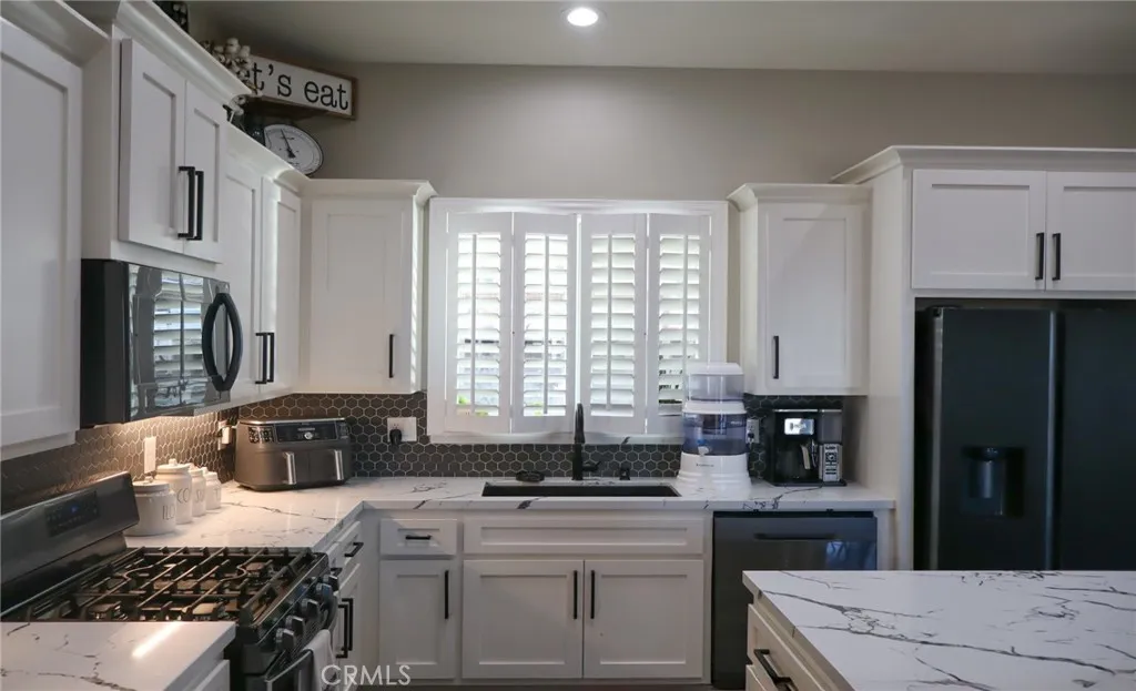 22227 Skyline, Apple Valley, California 92308 home-pic-17