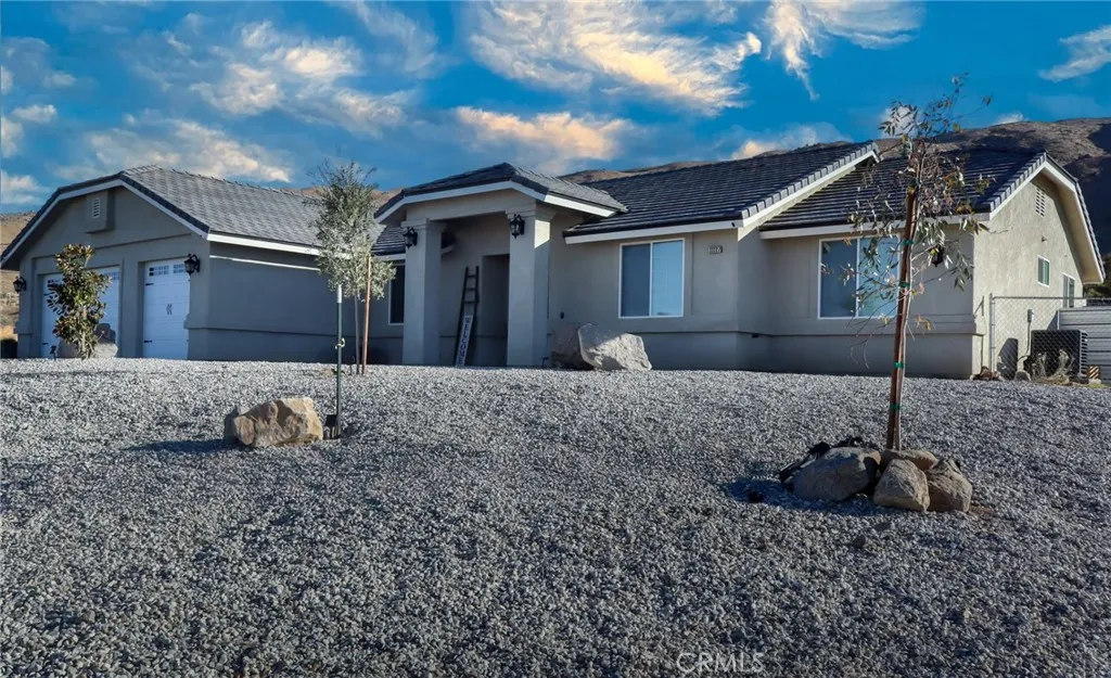 22227 Skyline, Apple Valley, California 92308 home-pic-2