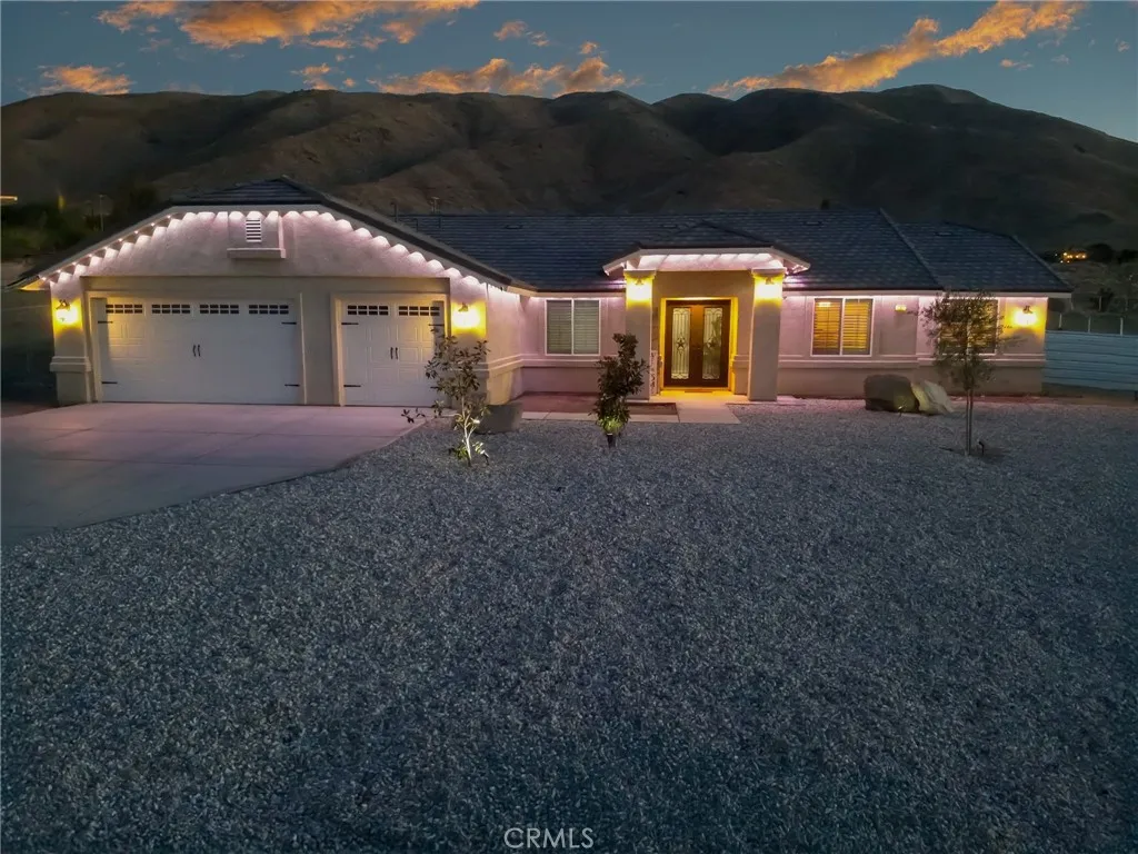 22227 Skyline, Apple Valley, California 92308 home-pic-1