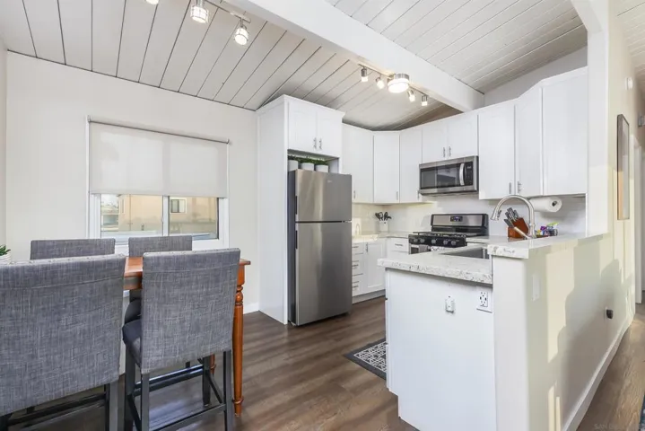 1476 80 Pescadero Drive, San Diego, California 92107