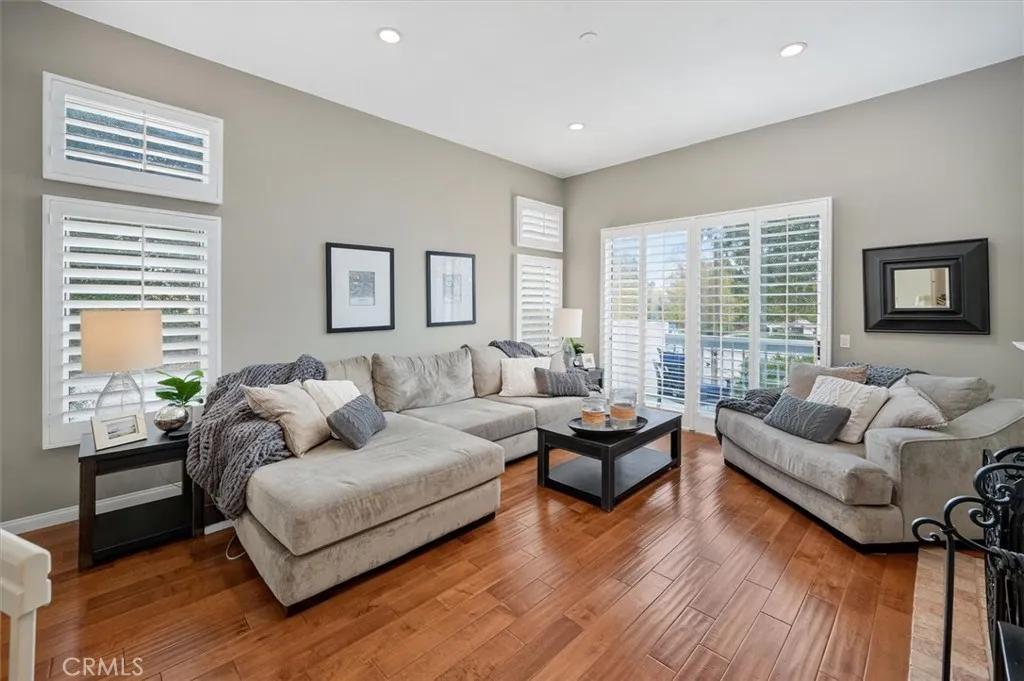 24402 Hampton Drive B, Valencia, California 91355 home-pic-3