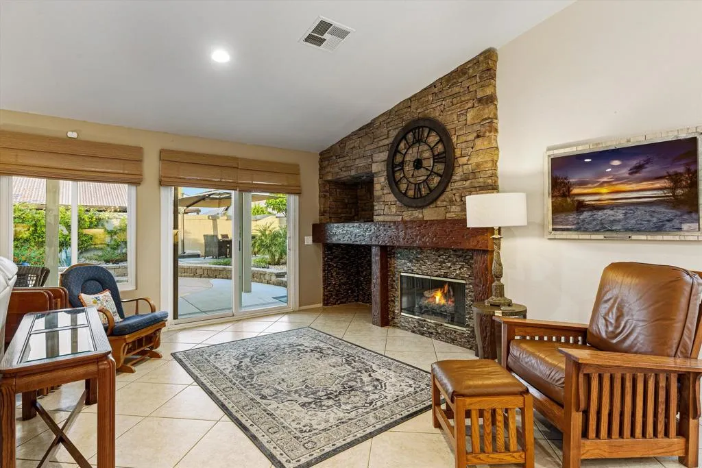 79230 Laurie Court, La Quinta, California 92253 home-pic-9