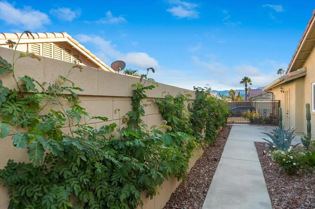 79230 Laurie Court, La Quinta, California 92253 home-pic-36