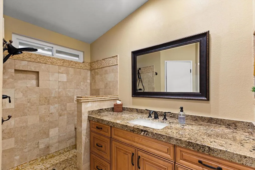 79230 Laurie Court, La Quinta, California 92253 home-pic-23