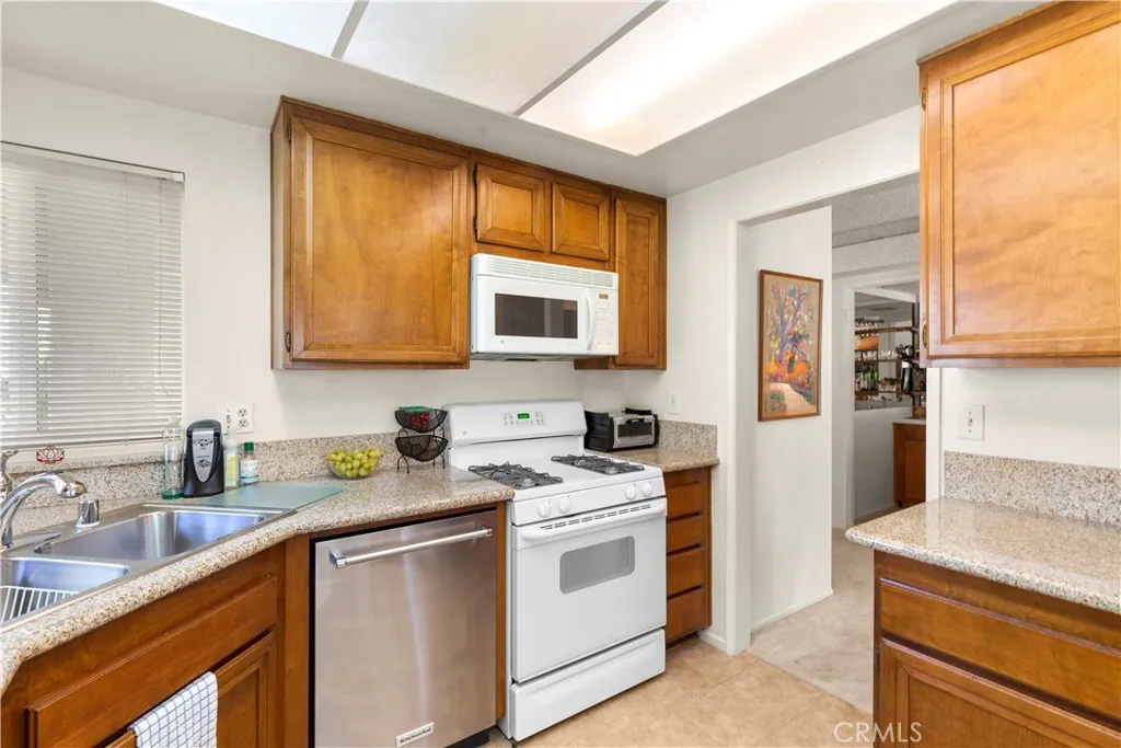 24142 Minnetonka Lane, Lake Forest, California 92630 home-pic-14